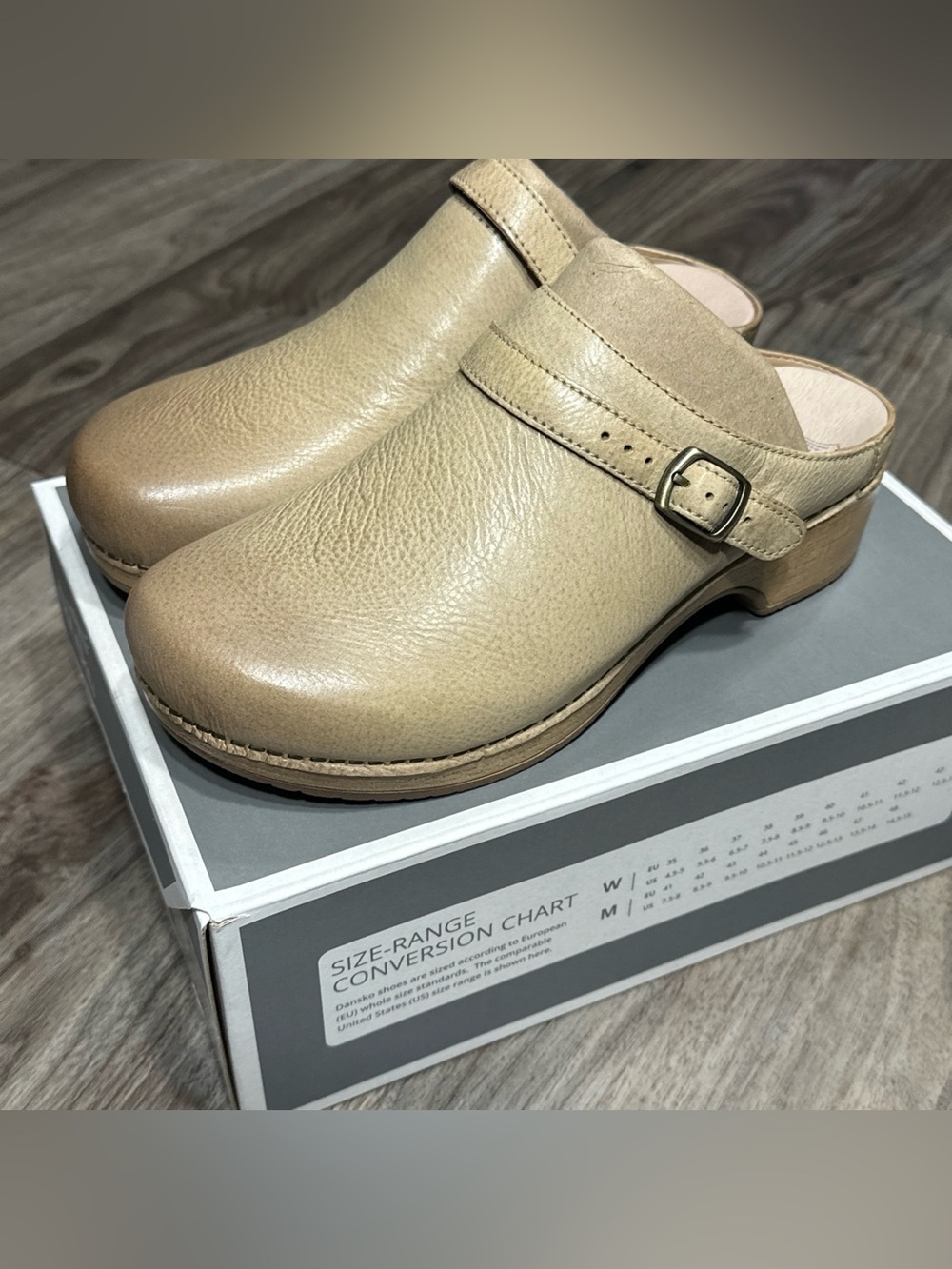 Dansko Ingrid Clogs Honey Distressed Leather EU 39 US 8.5-9 New.